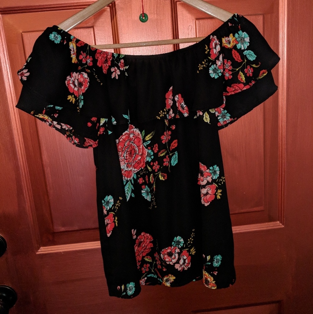 Xhilaration Off shoulder flower top